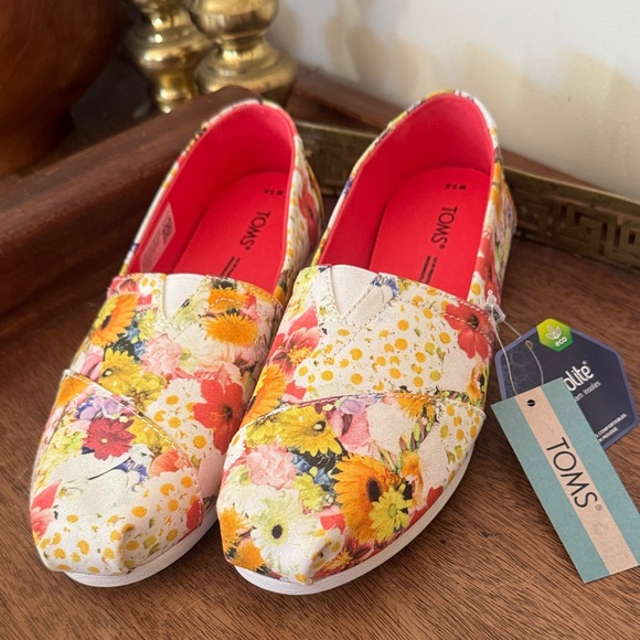Toms Shoes - New TOMS Alpargata White Floral Slip Ons